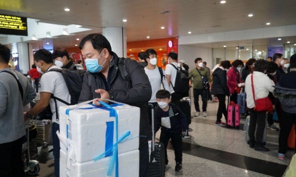 Khách Trung Quốc ở sân bay Nội Bài từ chối lên máy bay vì có người Vũ Hán đi cùng