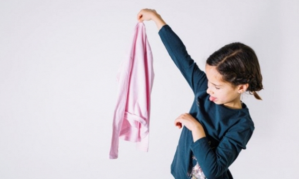 Tips hay đánh bay mùi ẩm mốc trên quần áo mùa nồm ẩm