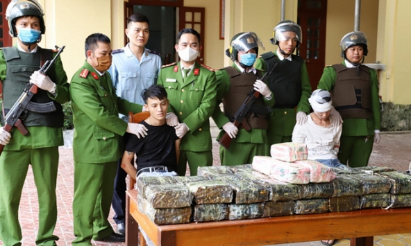 Hai đối tượng vận chuyển 45kg ma túy trên xe ô tô