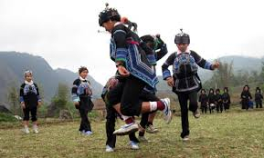 Tết thiếu nhi trong mưa gió, giá rét của người Hà Nhì Lào Cai