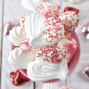 Làm bánh meringue cookies ngọt giòn cho mùa Valentine