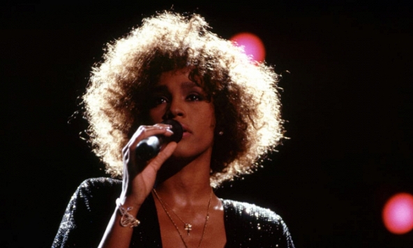 8 năm ngày mất của Whitney Houston - nghe lại Saving all my love for you