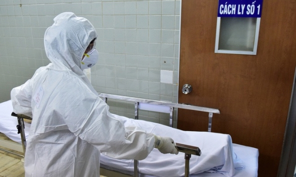 Bộ Y Tế xem xét hướng điều trị cho bé 3 tháng tuổi mắc virus corona