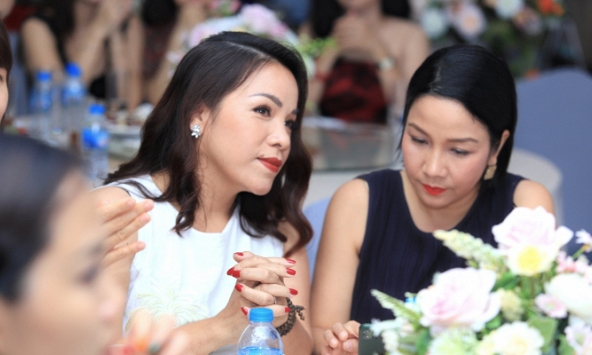 Đàn bà “Không thể gục ngã” mà còn phải đẹp