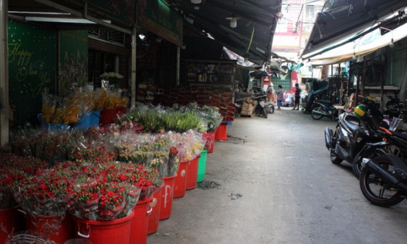 Chợ hoa ngày Valentine: Khách đến mua thưa thớt vì lo sợ dịch bệnh