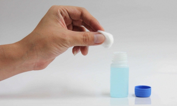 Dùng cồn 70 độ hay 90 độ để sát khuẩn tay tốt hơn?