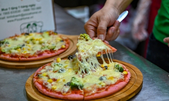 Món pizza thanh long độc và lạ giữa mùa dịch virus covid-19