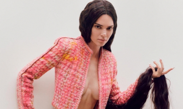 Kendall Jenner gây ấn tượng trong tác phẩm mới nhất của tác giả quả chuối dán tường có giá 120 ngàn USD