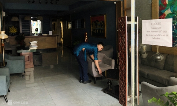 Chủ khách sạn phố cổ lỗ hàng trăm triệu đồng mỗi ngày vì dịch covid-19