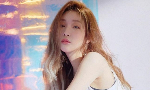 Xôn xao tin đồn nữ ca sĩ Hàn Quốc Chungha bị cách ly vì nghi nhiễm virus covid-19