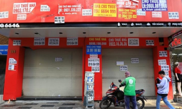 Hàng loạt doanh nghiệp đóng cửa, trả mặt bằng