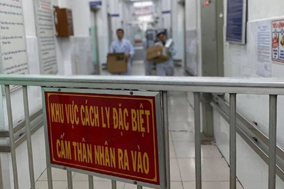 Việt Nam có bệnh nhân thứ 17 dương tính với Covid-19, Hà Nội họp khẩn cấp lúc 22h đêm