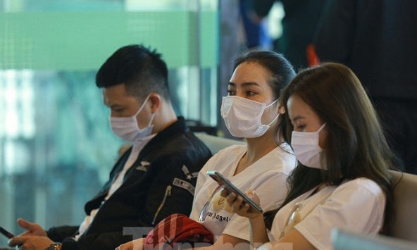 Thêm 8 người trên chuyến bay với bệnh nhân số 17 dương tính với virus Covid-19