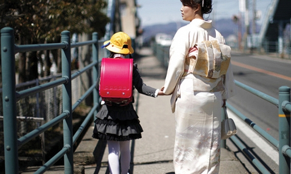 Phụ nữ nội trợ Nhật Bản, tinh hoa đi liền thách thức: Sự dịch chuyển của tương lai