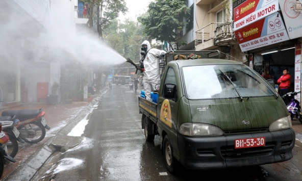 Hai du khách Anh nhiễm virus Covid-19 từng đến tham quan Nhà tù Hỏa Lò