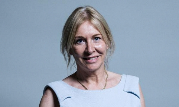 Thứ trưởng Y tế Anh nhiễm virus Covid-19