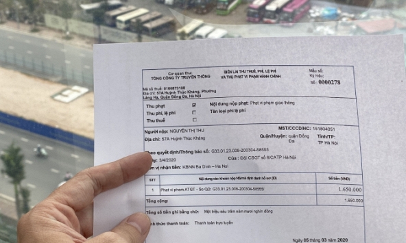 Nộp phí phạt vi phạm giao thông qua mạng, làm sao lấy biên lai?