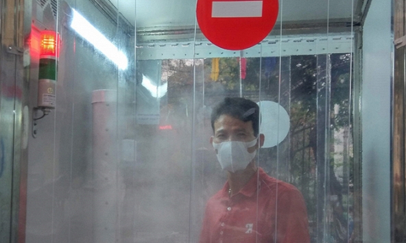 Thử nghiệm buồng khử khuẩn toàn thân di động “made in Vietnam” phòng dịch Covid-19