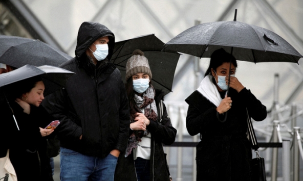 Vì sao phương án 'miễn dịch cộng đồng' của Anh gặp phản đối quyết liệt?