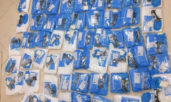 Combo đồ bảo hộ phòng dịch Covid-19 được bán tràn lan, giá chỉ vài chục nghìn đồng