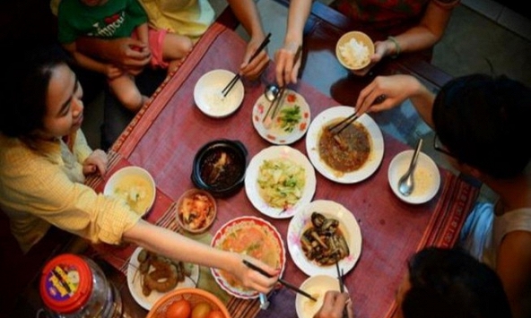 Làm thế nào để phòng dịch Covid-19 khi ăn uống?