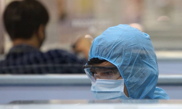 Một bác sĩ khoa Cấp cứu Bệnh viện Bệnh nhiệt đới nhiễm virus Covid-19