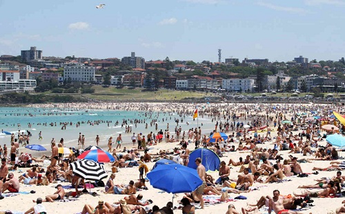 Tại một số nước, thanh niên mở tiệc 'corona' chống đối chính quyền