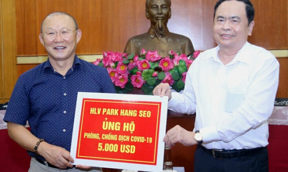 HLV Park Hang Seo ủng hộ 5.000 USD cho công tác chống dịch của Việt Nam