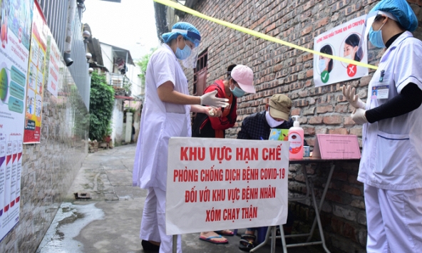 Lập chốt ở 'xóm chạy thận' Bạch Mai