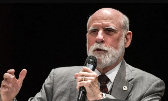 'Cha đẻ' của Internet hiện đại Vint Cerf dương tính với Covid-19