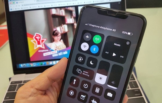 Các nhà mạng gửi thông điệp 'hãy ở nhà' thay logo tuyên truyền phòng chống dịch