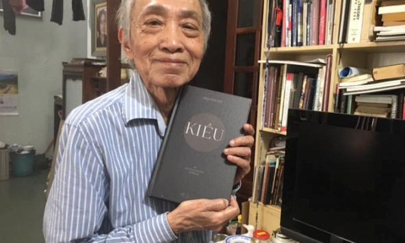 Dương Tường hoàn thành bản dịch truyện 'Kiều' sang tiếng Anh: 'Bây giờ tôi có thể thanh thản ra đi được rồi”