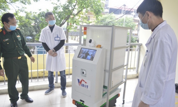 Việt Nam chế tạo thành công robot làm việc trong khu cách ly