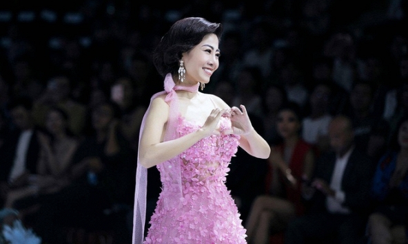 Đấu giá chiếc váy Mai Phương từng mặc, dành toàn bộ số tiền cho bé Lavie