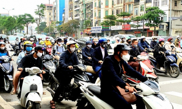 Ngày thứ 9 cách ly xã hội: Đường phố đông đúc trở lại như ngày bình thường