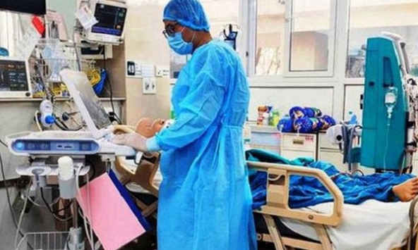 Phi công người Anh dương tính nhẹ với virus Covid-19 và rơi vào tình trạng nguy kịch