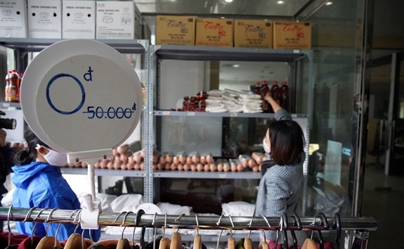 'Siêu thị 0 đồng' ở Hà Nội giúp người nghèo đã đi vào hoạt động