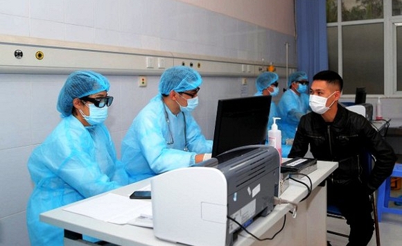 Chủ tịch Hà Nội: Vẫn tồn tại tình trạng tăng giá trang thiết bị y tế