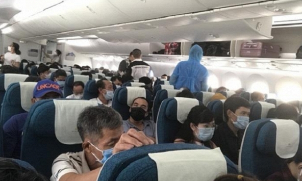 Hành khách VNA phản ánh hãng không có biện pháp giãn cách ghế như quy định