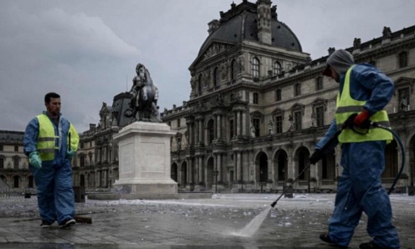 Phát hiện dấu vết virus Covid-19 trong hệ thống nước rửa đường của Paris