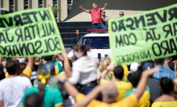 Tổng thống Brazil tham gia biểu tình phản đối chỉ thị 'ở nhà' của các bang