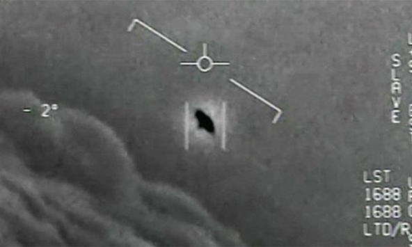 Lầu Năm Góc chính thức công bố đoạn video về UFO, vén bức màn bí mật về các đồn đoán
