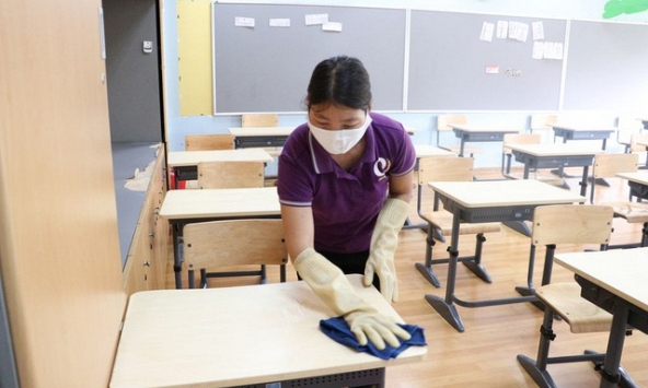  Nhiều giáo viên làm việc gấp đôi “công suất” chuẩn bị cho học sinh đi học trở lại