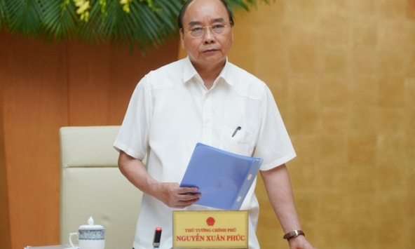 Thủ tướng Chính phủ: 'Vừa đội mũ bảo hộ, vừa đeo khẩu trang làm sao các em học được'