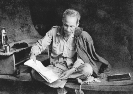 Ra mắt sách 'Suốt đời học Bác” và tái bản nhiều ấn phầm về Bác Hồ nhân dịp 130 năm ngày sinh nhật Bác