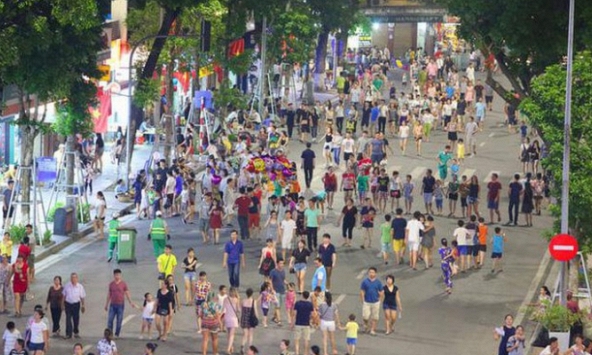 Phố đi bộ Hồ Gươm hoạt động trở lại từ 15/5