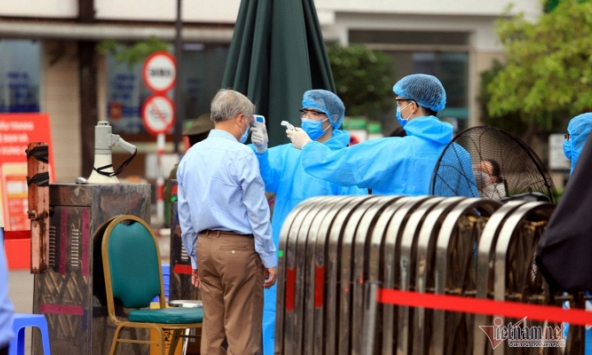 Hãng tin Reuters: Việt Nam đang rất cố gắng cứu sống bệnh nhân phi công người Anh