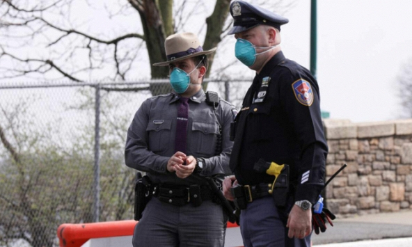 Covid-19 trở thành “vũ khí” ở Mỹ để đe dọa nhau