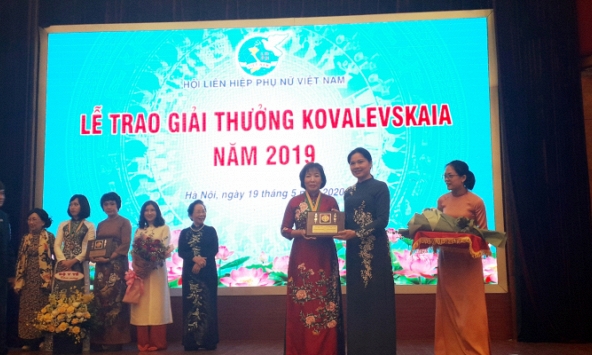 Lễ trao giải Kovalevskaia 2019 vinh danh tập thể cán bộ nữ phân lập thành công virus Corona chủng mới