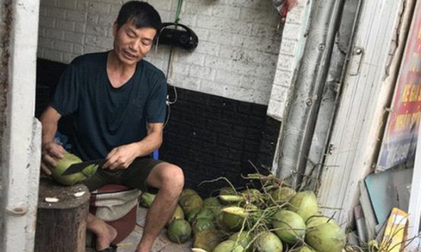 Nắng nóng gay gắt, quán nước mía dừa xiêm bán không ngơi tay